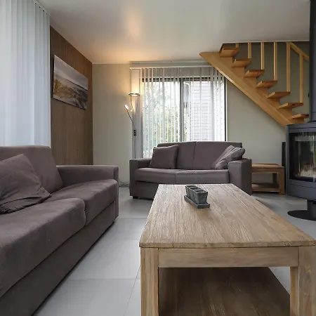 Holiday Golden Lakes Village.7 *